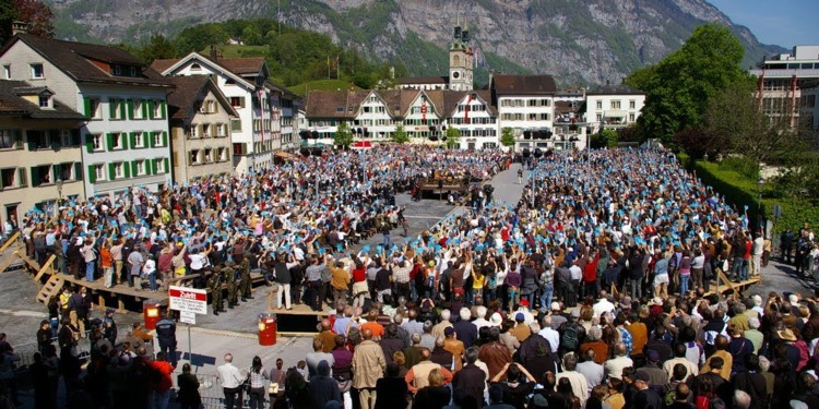 İsviçre doğrudan demokrasi