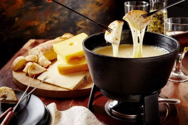 Swiss Food Cheese Fondue Recipe