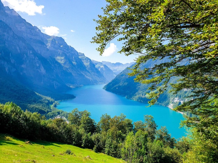 Glarus Klöntal Lake (Klöntalersee) | The Most Beautiful Lake in Switzerland!